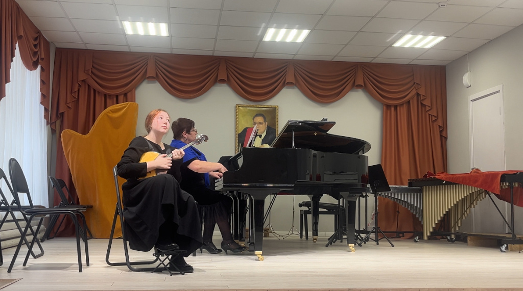 Волкова Полина домра.jpg